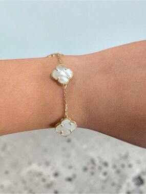 10K Gold & White Clover Chain Bracelet 7”